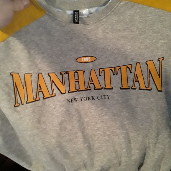 H&M Divided Womens Small CropTop Crewneck Sweater with Manhattan New York City - Picture 8 of 14